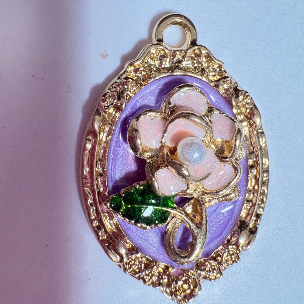 Elegant Gold tone and enameled Purple Floral Pendant